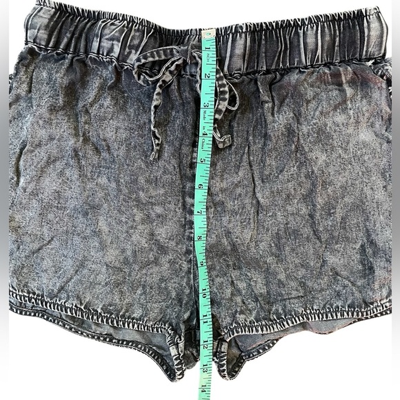 Forever21 chambray shorts - Picture 2 of 5
